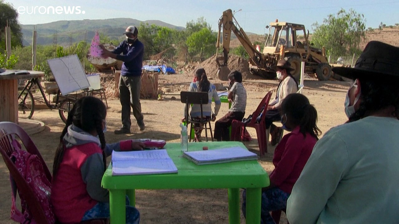 Lehrer auf Fahrrad: Unterricht ohne Internet