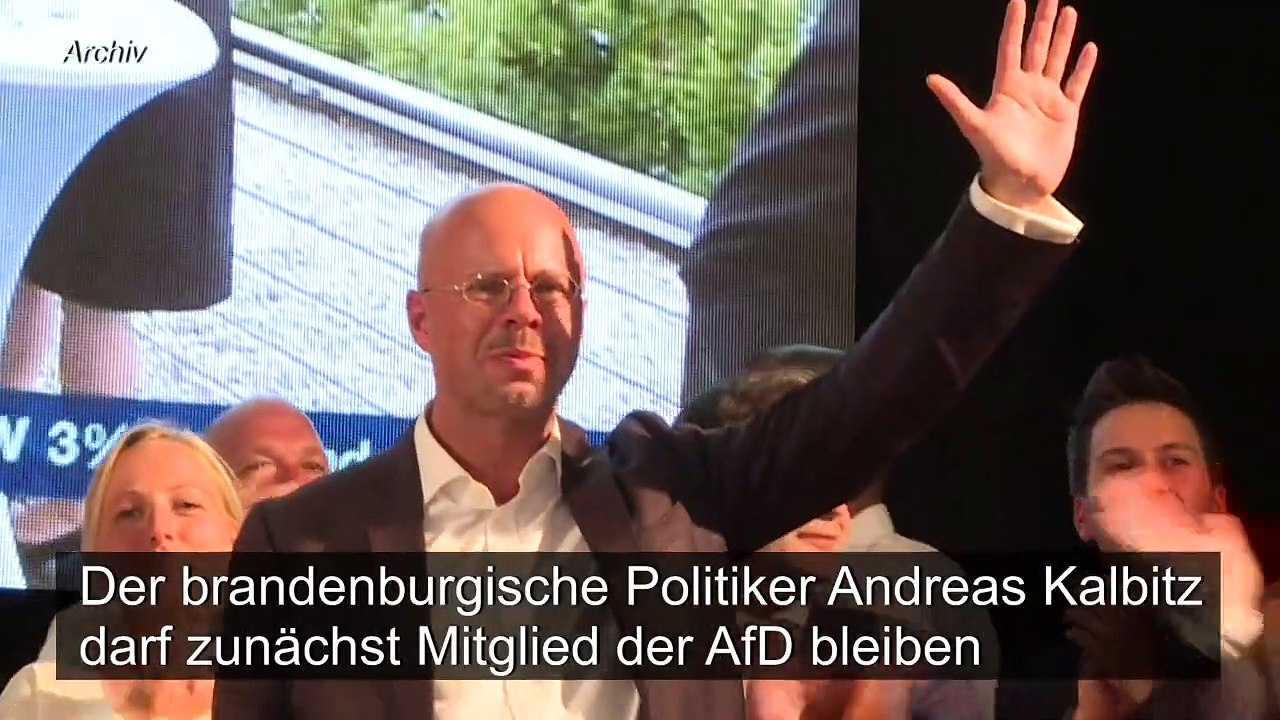 Brandenburger AfD-Politiker Kalbitz darf vorerst in Partei bleiben