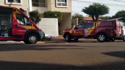 Télécharger la video: Corpo de Bombeiros atende vítima que sofreu queda em escadaria