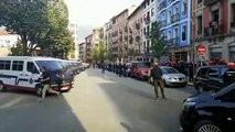 Vecinos protestan en Bilbao antes del acto de Vox