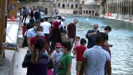 LGS sınavı öncesi öğrenciler Balıklıgöl'de namaz kılıp dua etti