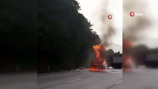 Bursa'da seyir halindeki otomobil alev alev yandı