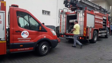 Mersin'de apartmanda çıkan yangında 7 kişi dumandan etkilendi