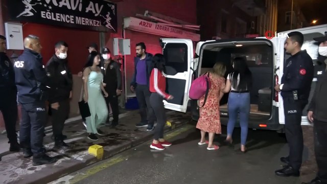 Korona virüsü hiçe sayıp meyhanede müzikli eğlence düzenlediler: 25 kişiye 78 bin lira ceza