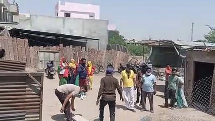 सरकारी भूमि कब्जाने की फिराक में बनाए बाड़े, चला पीला पंजा