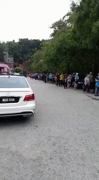 超过50人排队登山 蒲种宏愿山人龙达数十公尺