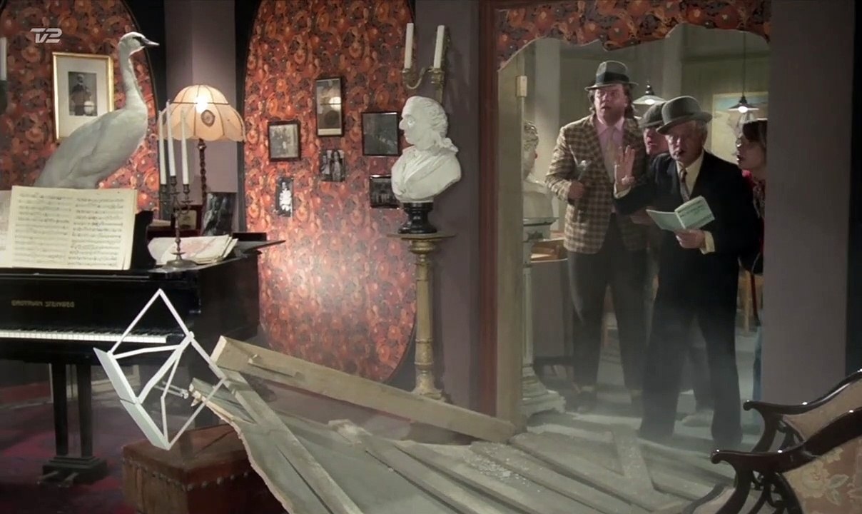 Elverhøj & Det Kongelige Teater - Olsen Banden Ser Rødt - 1976 - TV2 Danmark