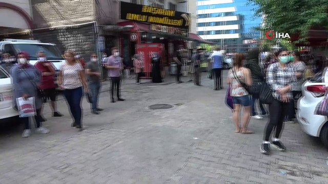 Veliler, polis uyarılarına rağmen sosyal mesafeye uymadı