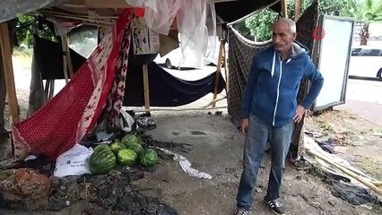 Seyyar satıcının karpuzları sele kapıldı... Ona 4 bin liralık borç kaldı