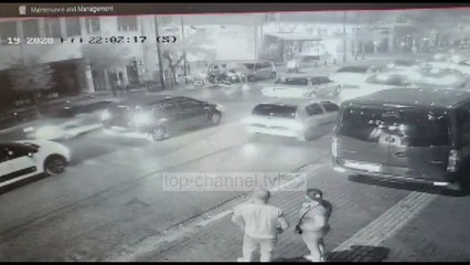 I riu shqiptar bie pre e grabitjes në Athinë, një grup të rinjsh ndjekin dhe kapin autorin