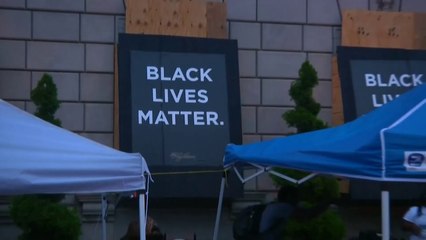 下载视频: LIVE: People gather for a Black Lives Matter protest to mark Juneteenth in Washington, D.C.