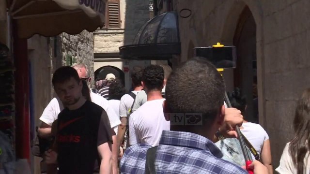 Top News - Mali i Zi mbyll kufirin/ Teste edhe për kosovarët e boshnjakët