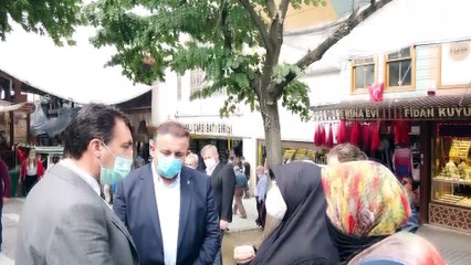 Dündar, Çarşı esnafının yanında