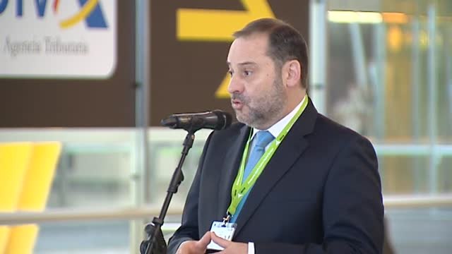 Ábalos durante su visita a Barajas: Madrid no puede anticipar que por aquí puede venir el mal