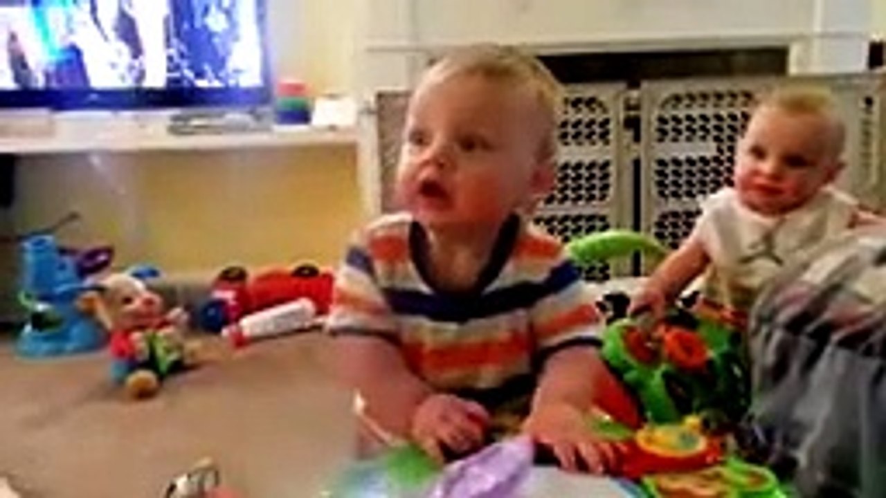 Best_Videos_Of_Funny_Twin_Babies_Compilation_-_Twins_Baby_Video(144p)