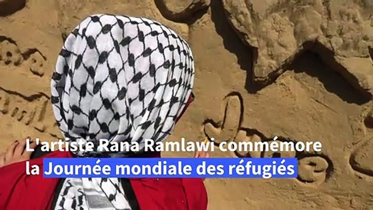 Une artiste palestinienne sculpte une statue de sable pour la Journée mondiale des réfugiés