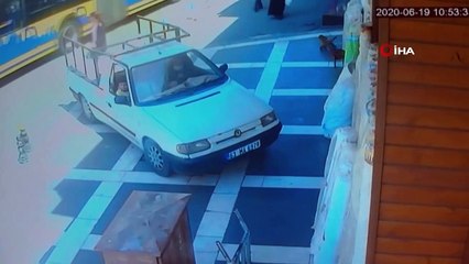 Alev alan kamyonetin içinde oturan çocuklar ölümden saniyelerle kurtuldu...O anlar kamerada