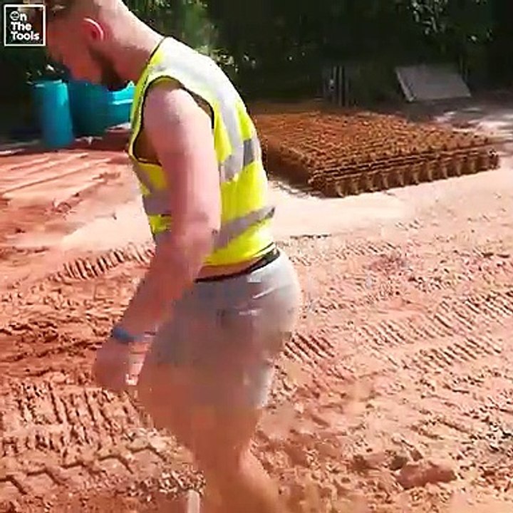 La blague qu'ils font à leur pote ouvrier est tellement drôle