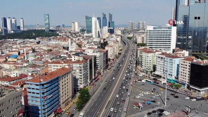Kısıtlamanın  ardından Mecidiyeköy’de trafik yoğunluğu yaşandı