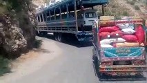 dangerous driving in mianwali mountain میانوالی پہاڑ میں خطرناک ڈرائیونگ