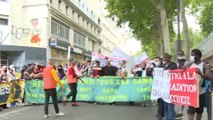 مظاهرات في باريس ترفع شعارات منددة بالعنصرية وعنف الشرطة