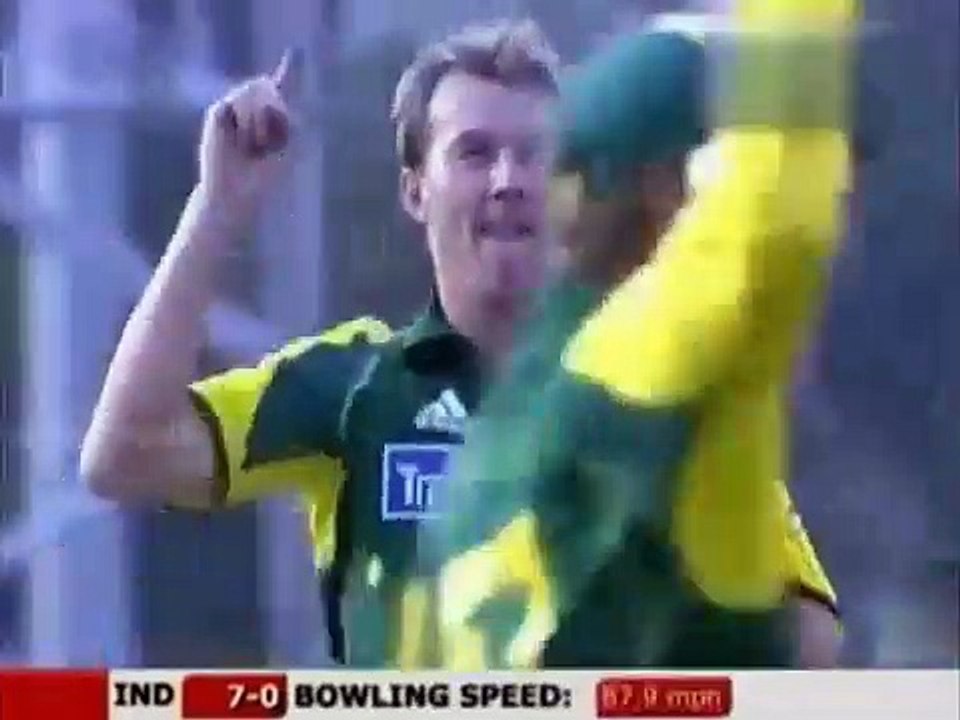 Breet lee 5 wickets for 38  runs vs india