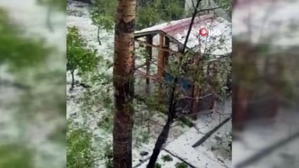 Kars’ta sabah saatlerinde dolu yağışı