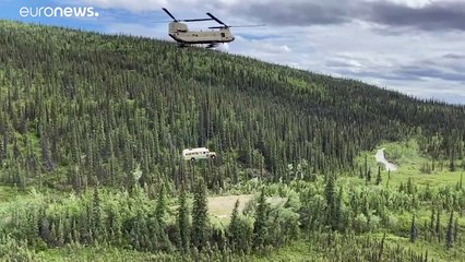 شاهد: نقل الحافلة الشهيرة "ماجيك باص" من موقعها في ألاسكا