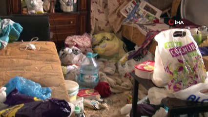 Komşuları şikayet etti, evden 3 kamyon çöp çıktı