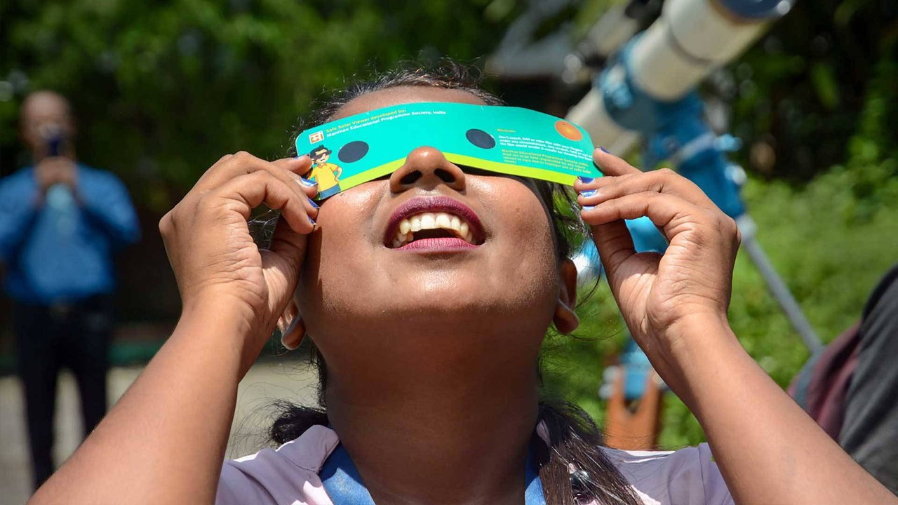 How solar eclipse can damage our eyes?