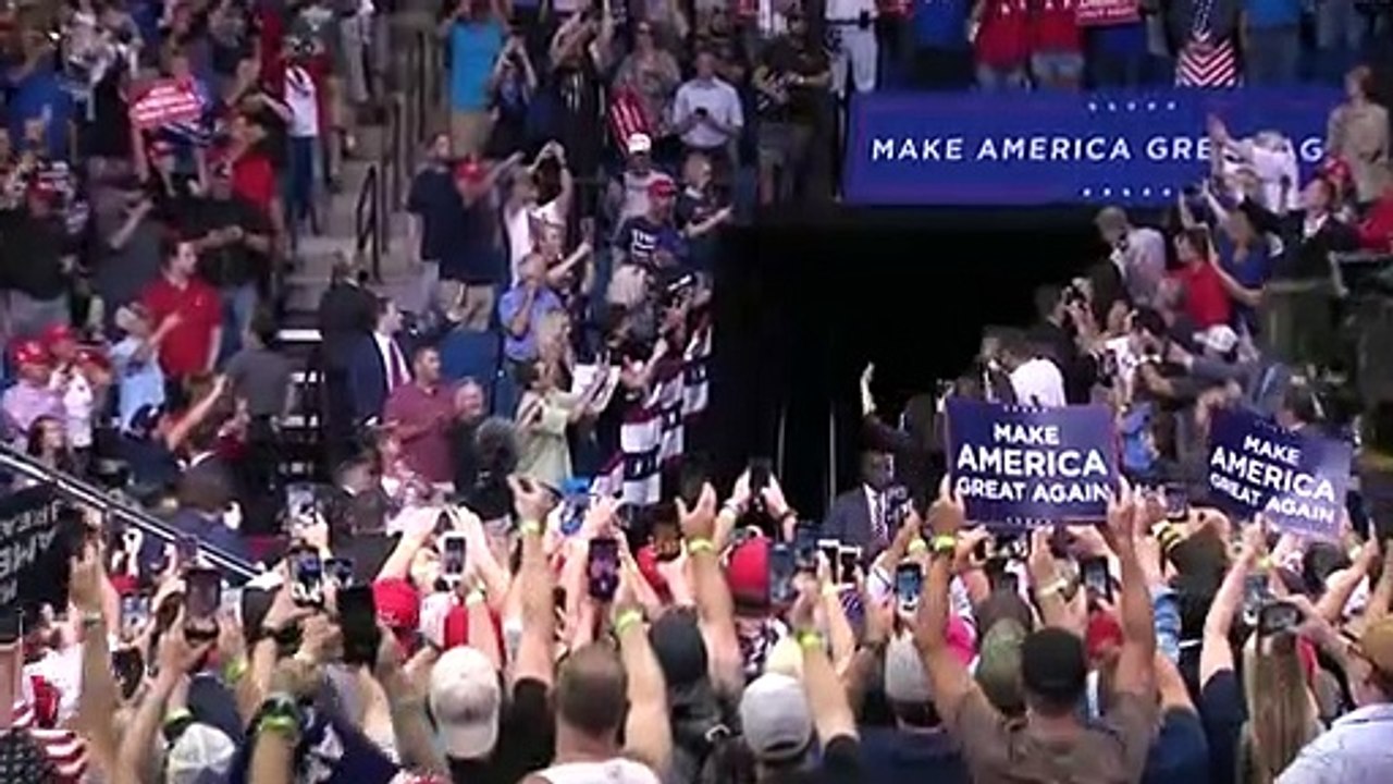 Trump blickt bei erstem Wahlkampfauftritt seit der Corona-Pause auf leere Ränge