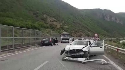 Ora News - Makinat bëhen shoshë në aksin Fushë Labinot-Xibrakë