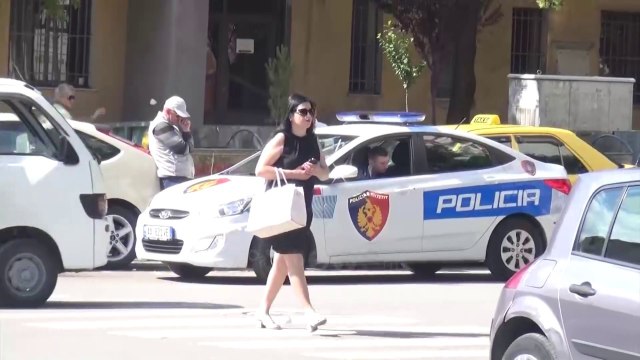 Ora News - Atentat në Elbasan: E qellojnë me armë zjarri, por u shpëton plumbave