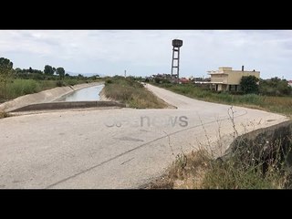 Ora News - Rruga e vështirë drejt plazheve penalizon pushuesit në Seman e Darëzezë