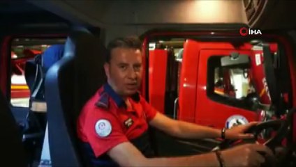 İtfaiye erlerinden neşelendiren Babalar Günü klibi