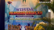 Guna mencegah penularan virus COVID-19 memasuki era kenormalan baru (new normal), sekolah ini menerapkan protokol kesehatan ketat.