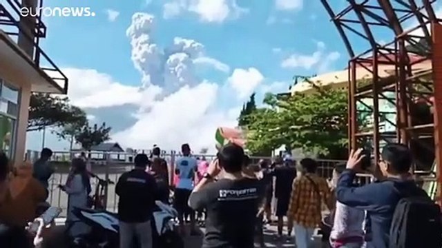 Облако пепла высотой 6 тысяч метров: Мерапи снова проснулся