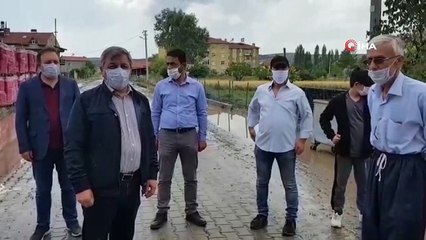 20 dakika yağan dolu, ilçe merkezi ve tarım alanlarına büyük zarar verdi