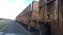 Il tombe sur un camion de 100 mètres de long