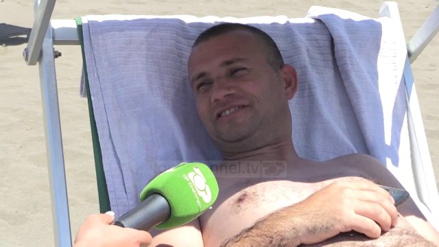 Vijnë pushuesit nga Kosova/ Fundjava e parë tipike verore në Shëngjin