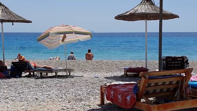 Më pak turistë të huaj/ Në Dhërmi të gjitha shpresat te vendasit