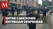 Entrega de despensas a Mariachis de la Plaza Garibaldi en CdMx