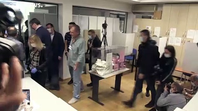 Партия Вучича побеждает на парламентских выборах