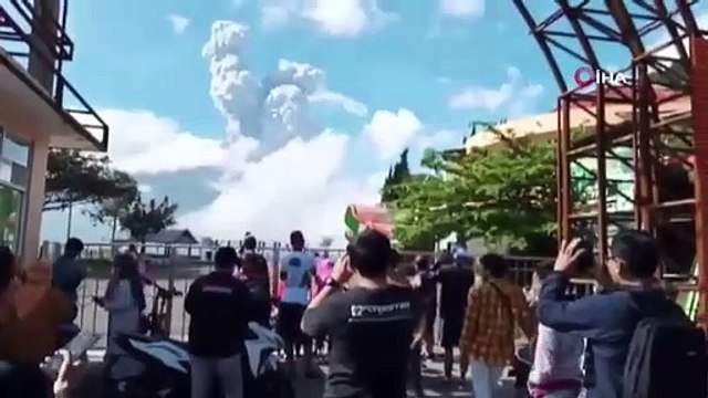 Endonezya'da yanardağda patlama