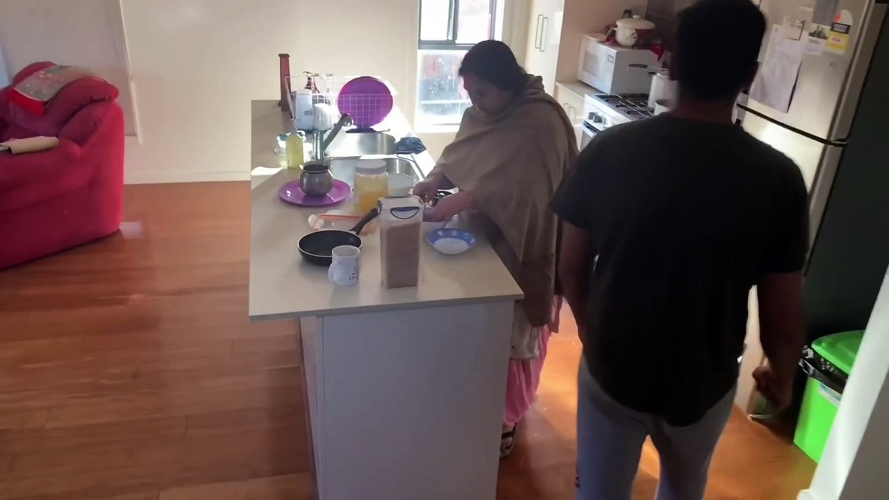 Pehla HUG AND SORRY  MR SAMMY NAZ  TAYI SURINDER KAUR  SHORT MOVIE
