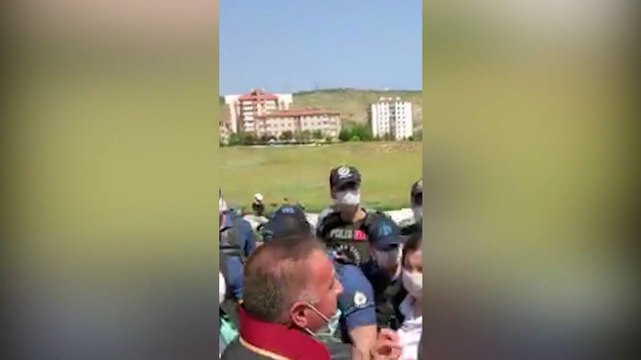 'Savunma Yürüyor' eyleminde baro başkanlarının Ankara'ya girişine polis engeli