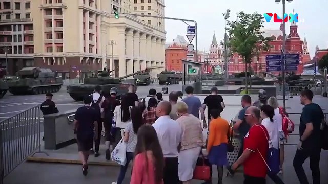 Ratusan Tank dan Jet Tempur Berkeliaran di Rusia, Ada Apa?
