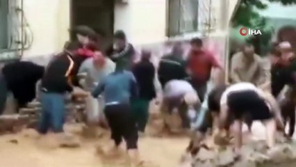 Bursa Orhangazi'de sel felaketindeki dehşet anları kamerada