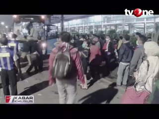 Ribuan Penumpang Bus Gratis Berdesakan di Stasiun Bogor