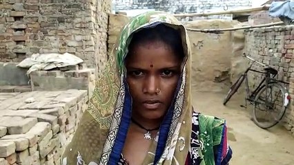 नगला छाती में महिला ने दबंगों पर लगाया निर्वस्त्र करके पीटने का आरोप